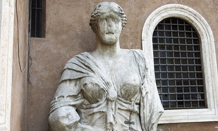 Madama Lucrezia, the talking statue